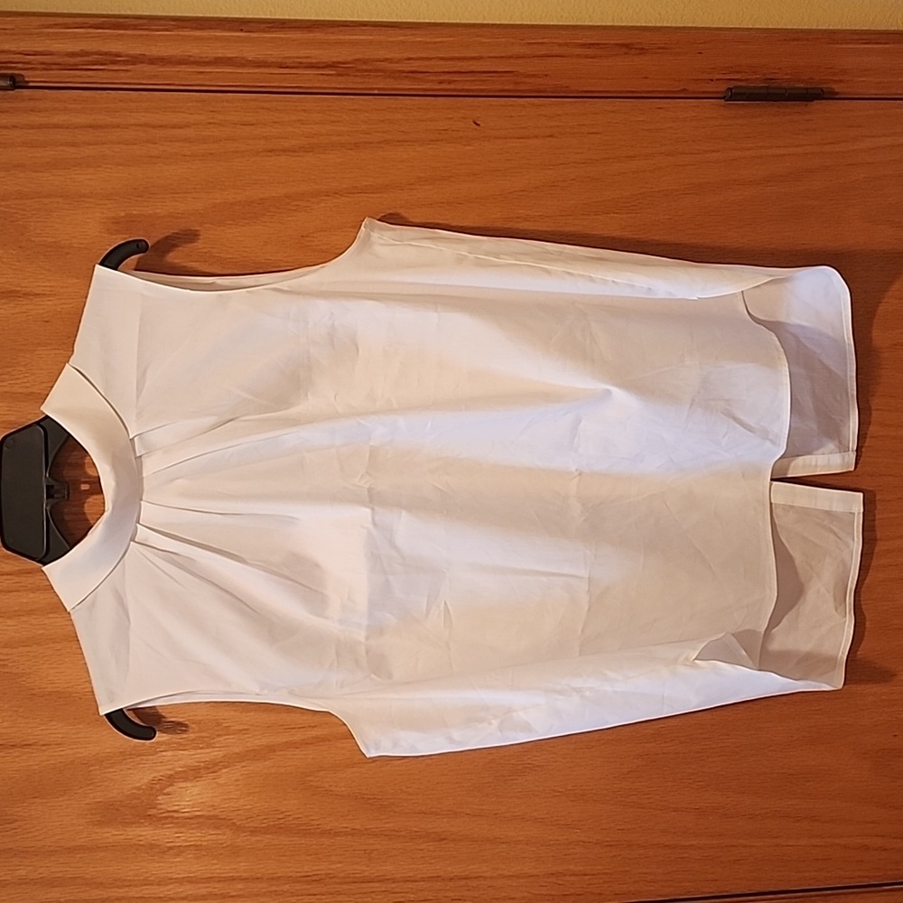 Halogen womens back-button top. White, XL.
